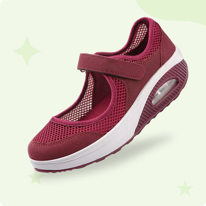 Women Comfy Sandals - Adjustable closure for a customised fit